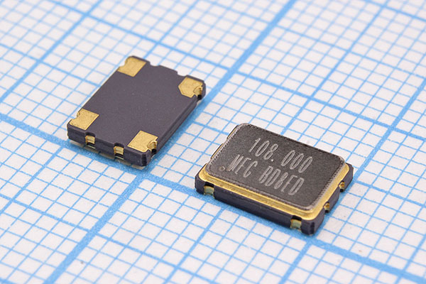 гк 108000 \\SMD07050C4\T/CM\3,3В\3SWO-BT\MEC